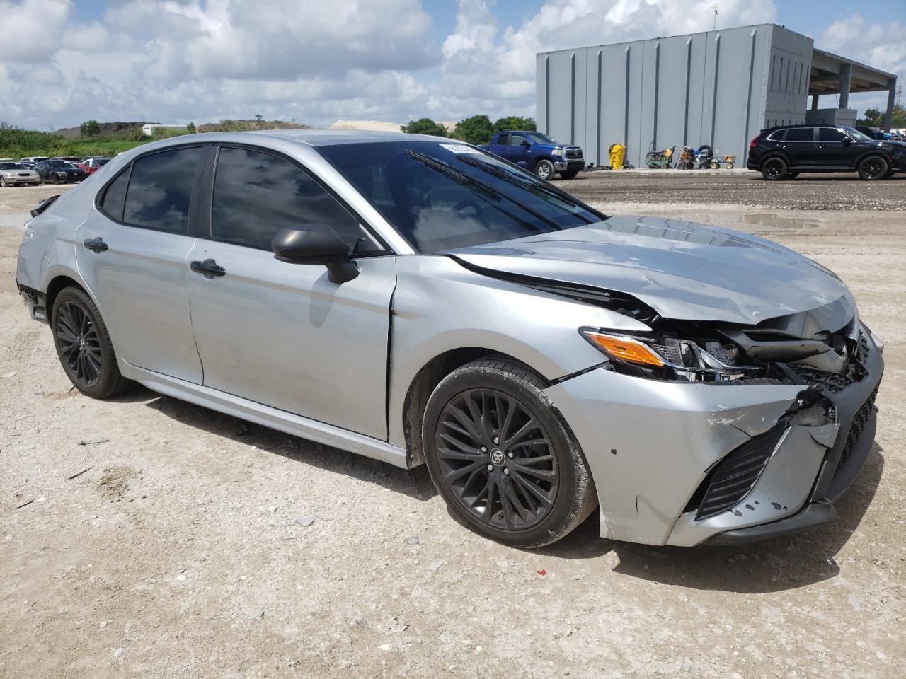 2020 Toyota Camry Se - Image 4