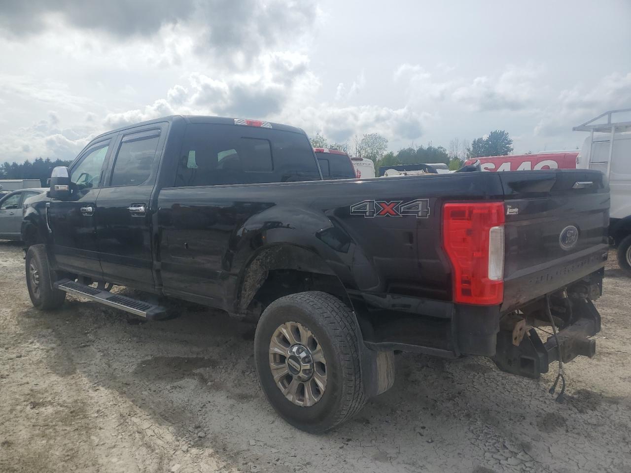 2017 Ford F350 Super Duty - Фото 2