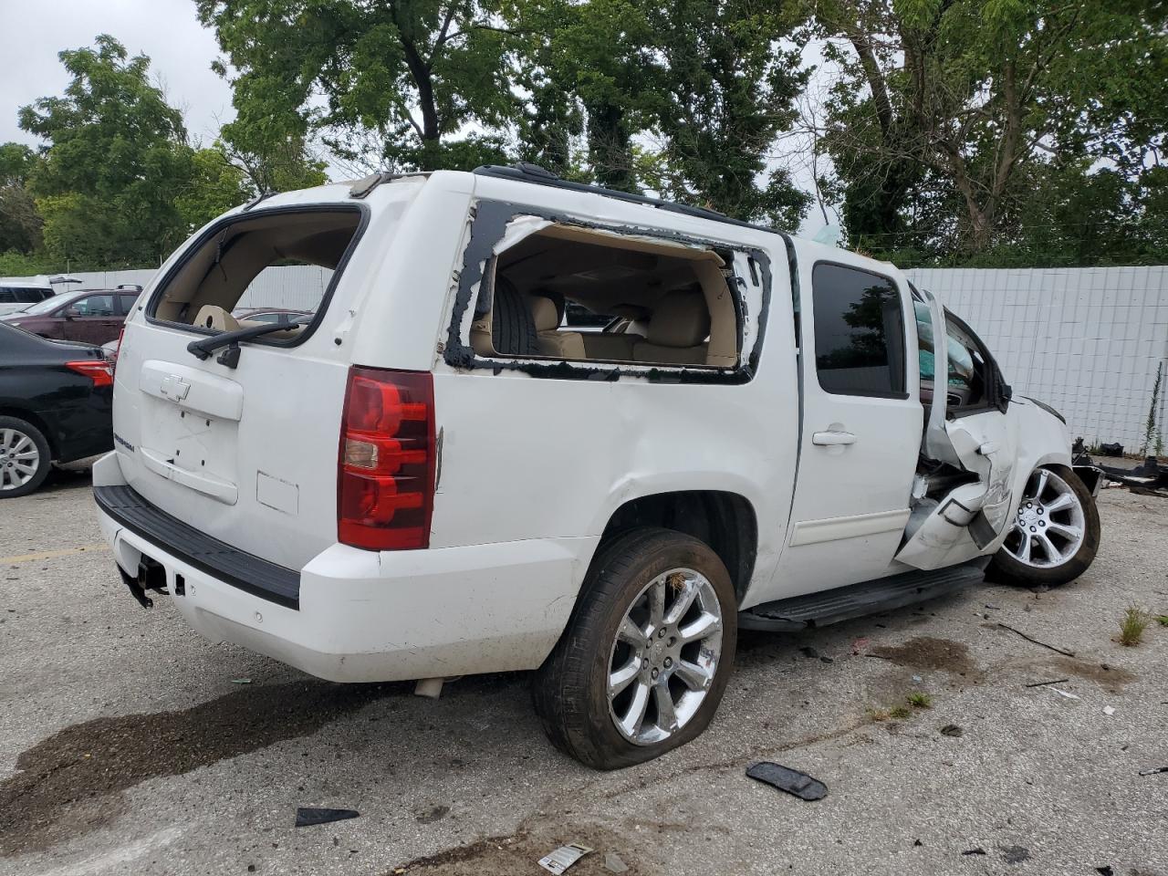 2013 Chevrolet Suburban K1500 Lt - Фото 3