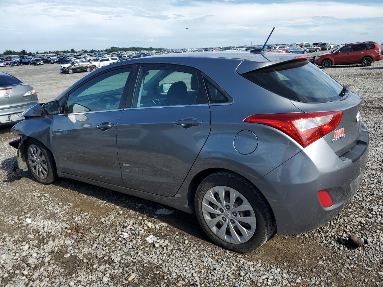 2017 Hyundai Elantra Gt - Image 2