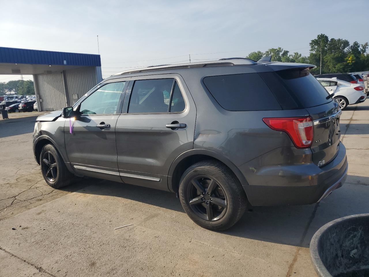 2016 Ford Explorer Xlt - Фото 2