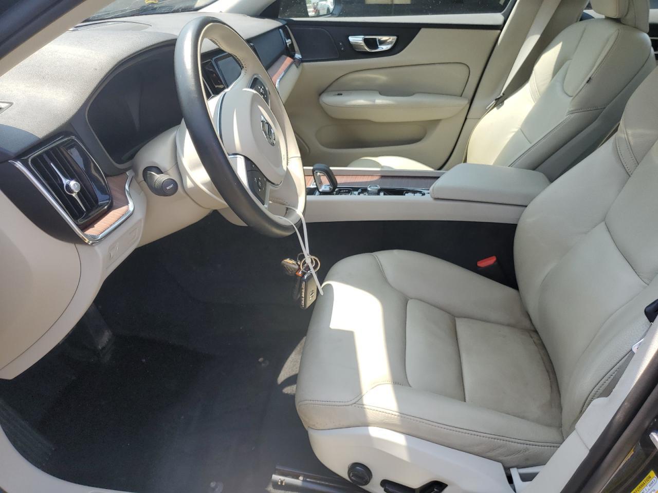 2022 Volvo S60 B5 Momentum - Фото 7