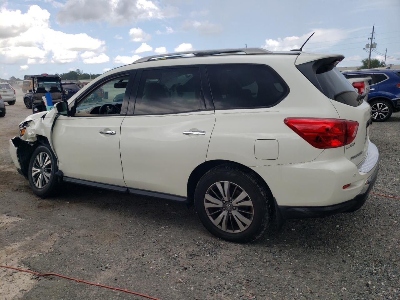 2018 Nissan Pathfinder S - Image 2