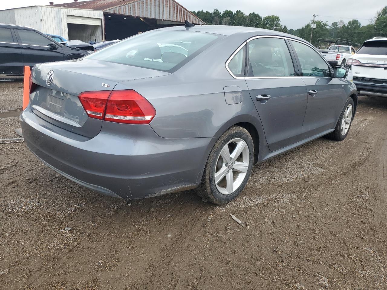 2014 Volkswagen Passat S - Фото 3