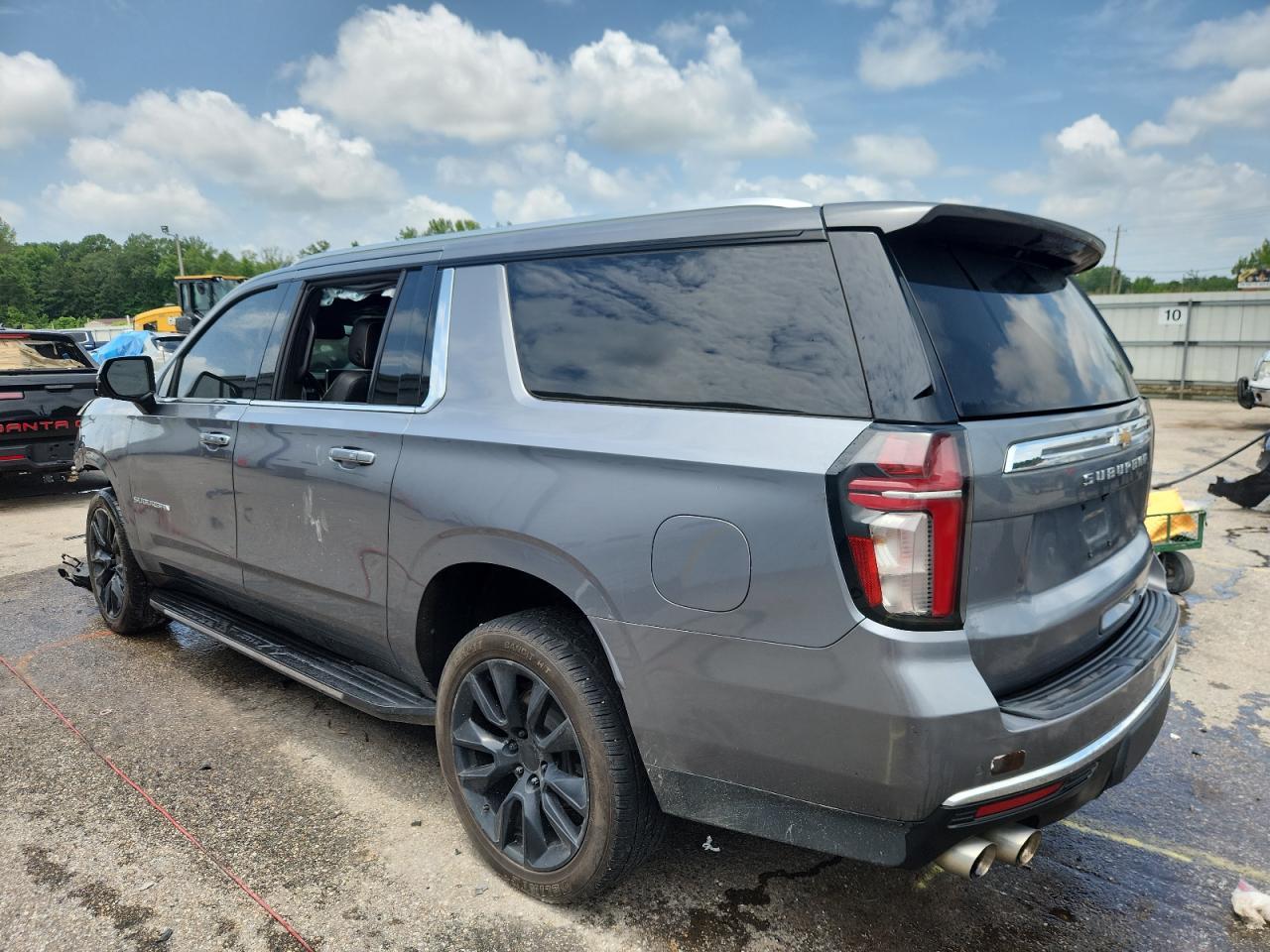 2021 Chevrolet Suburban C1500 Premier - Фото 2