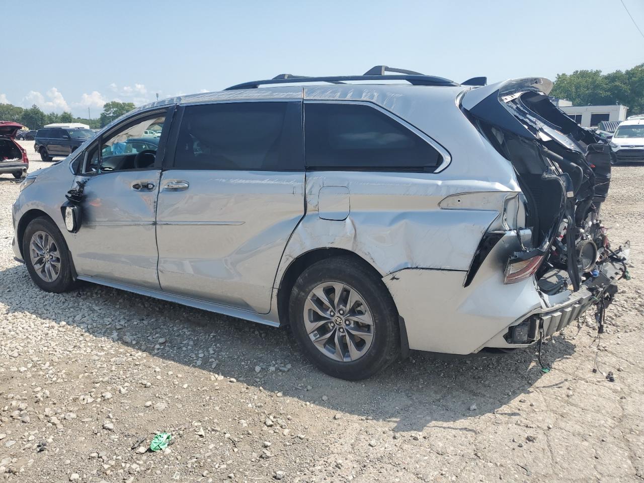 2023 Toyota Sienna Xle - Image 2
