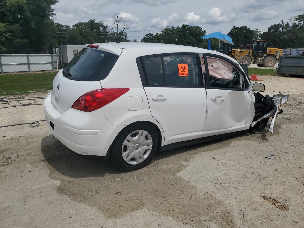 2011 Nissan Versa S - Фото 3