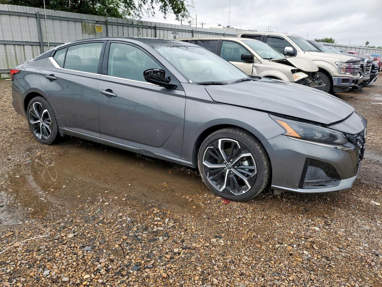 2025 Nissan Altima Sr - Фото 4