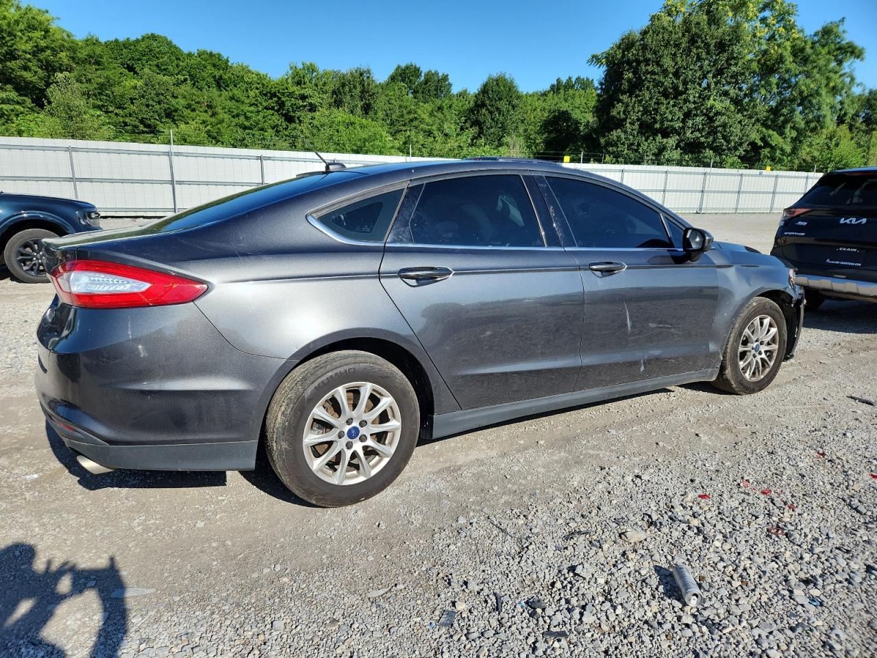 2015 Ford Fusion S - Фото 3