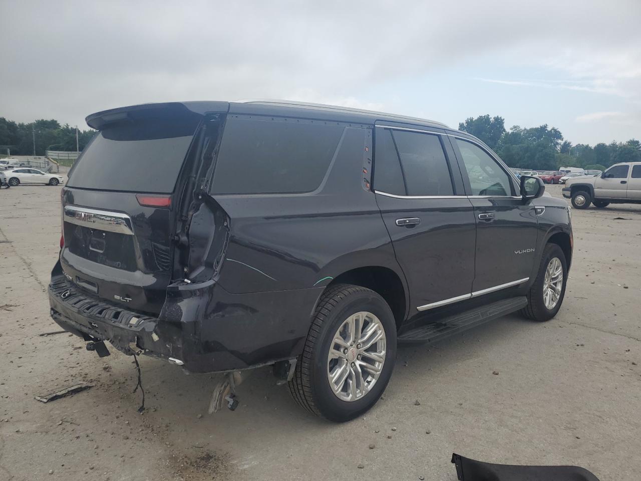 2023 GMC Yukon Slt - Фото 3