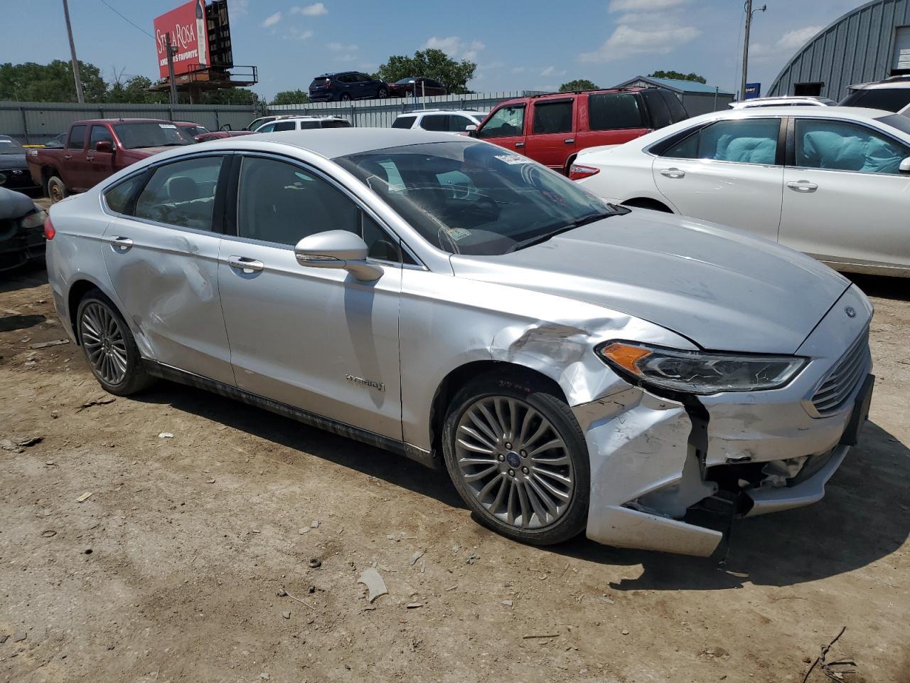 2017 Ford Fusion Titanium Hev - Image 4