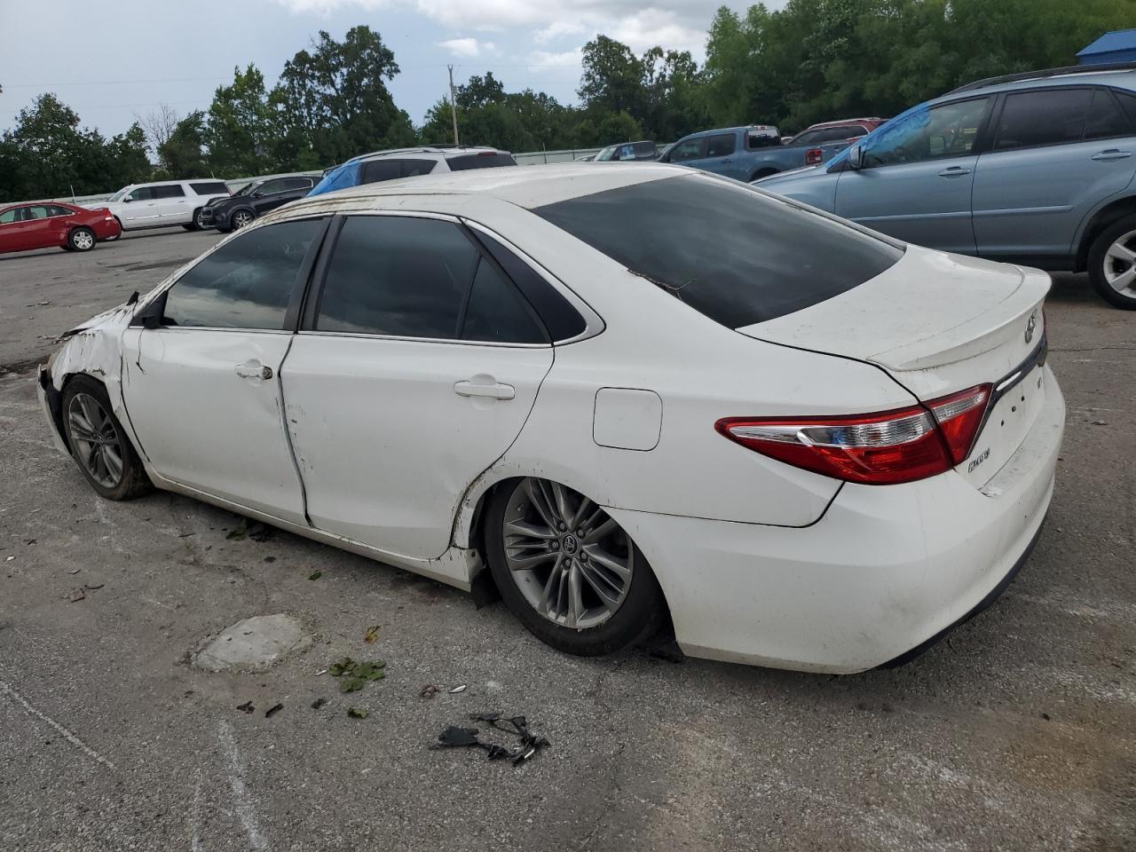 2016 Toyota Camry Le - Фото 2