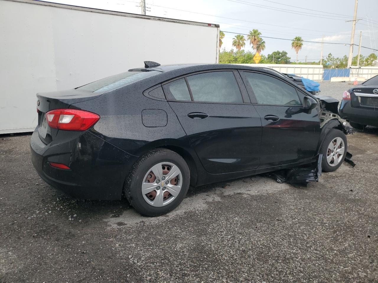 2017 Chevrolet Cruze Ls - Фото 3