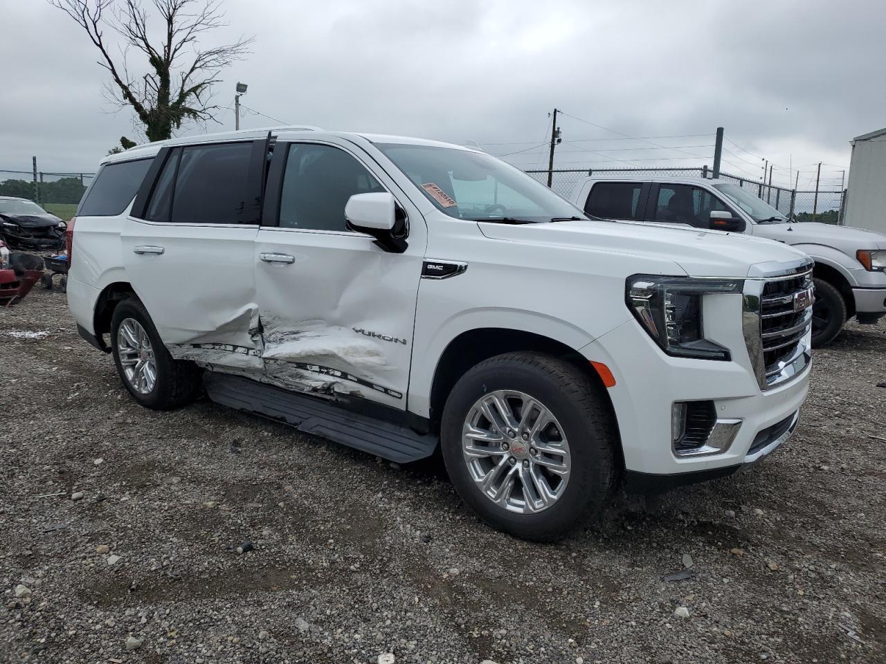2023 GMC Yukon Slt - Image 4