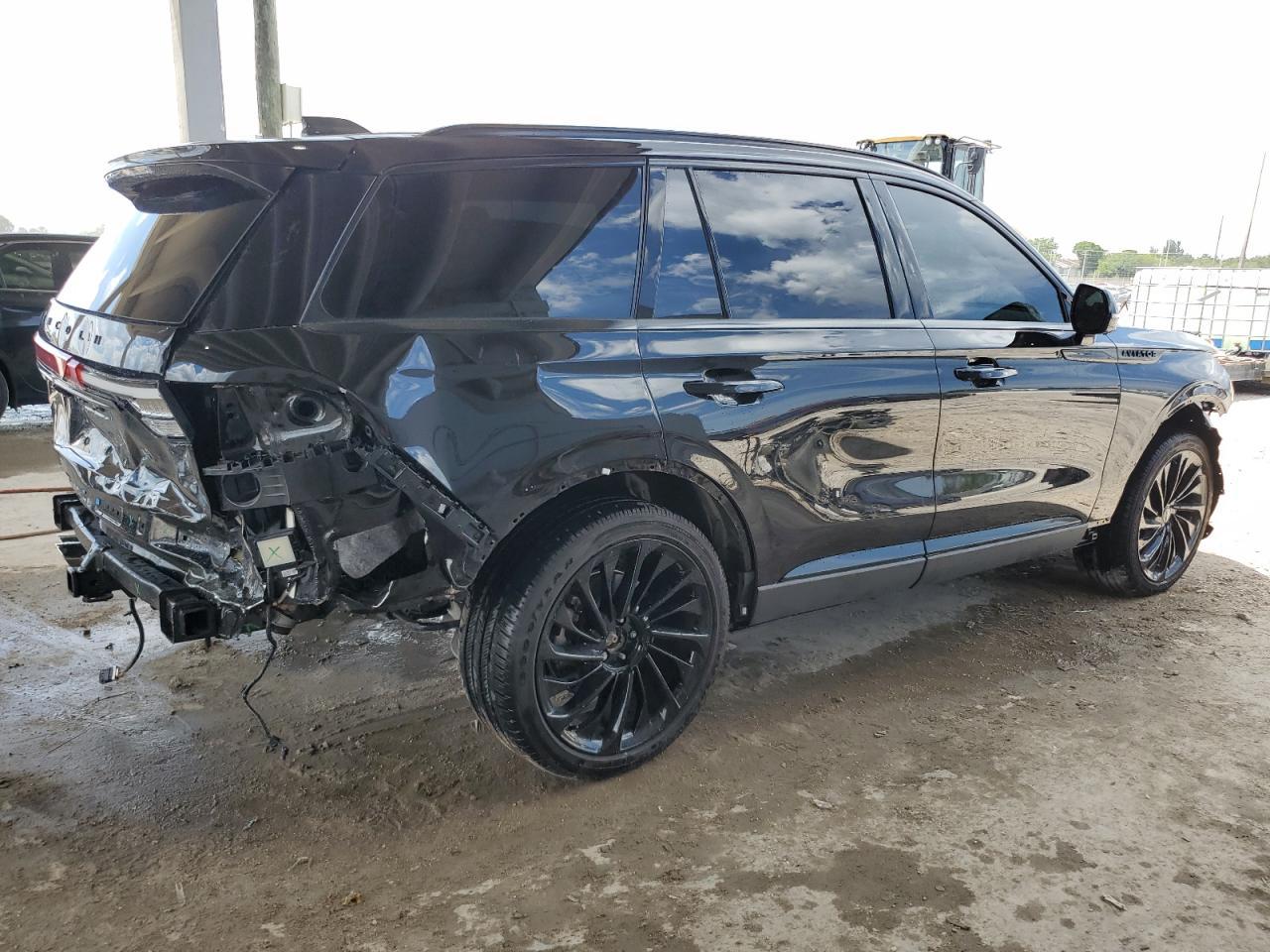 2025 Lincoln Aviator Reserve - Image 3