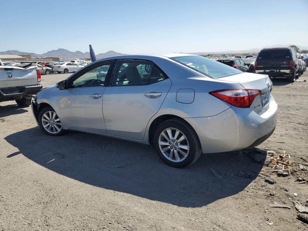 2015 Toyota Corolla L - Фото 2