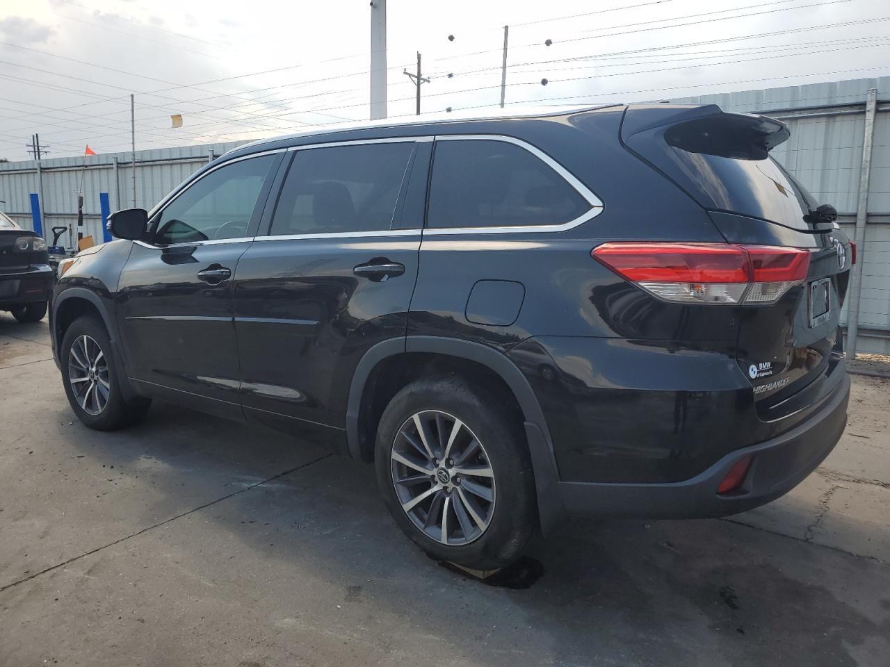 2018 Toyota Highlander Se - Фото 2