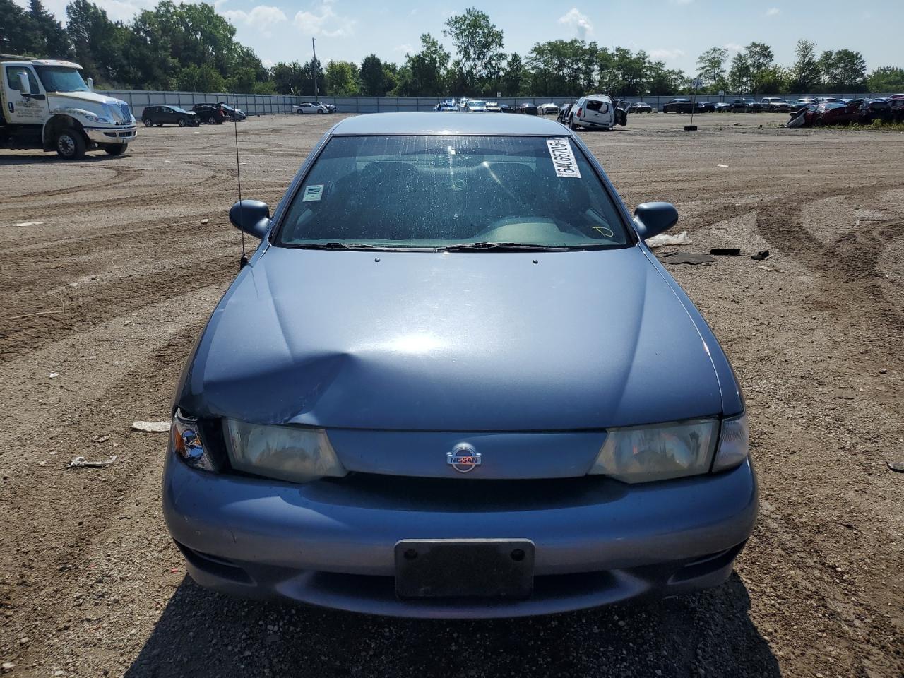 1999 Nissan Sentra Xe - Фото 5
