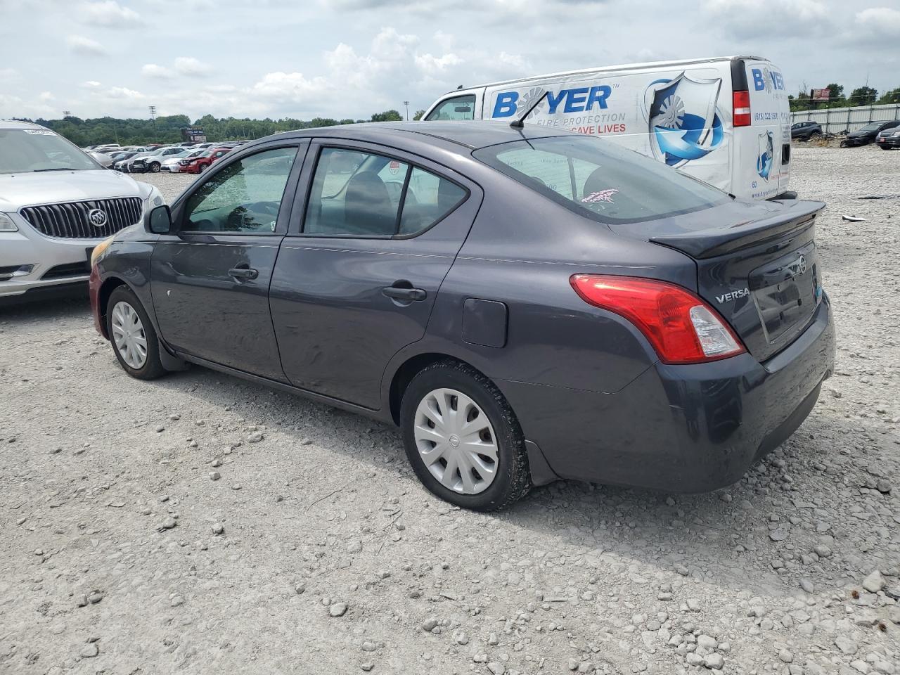 2015 Nissan Versa S - Фото 2