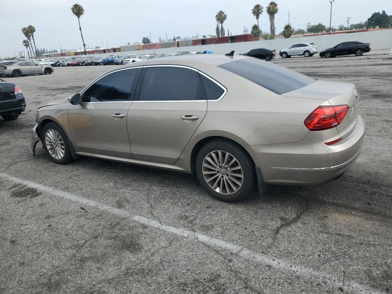 2016 Volkswagen Passat Se - Фото 2