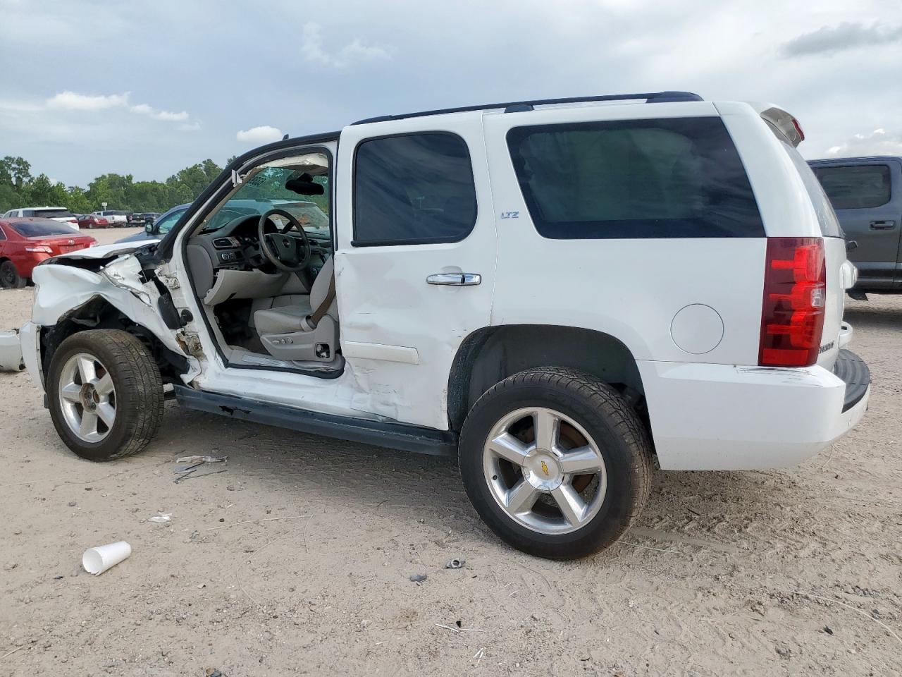 2008 Chevrolet Tahoe C1500 - Фото 2