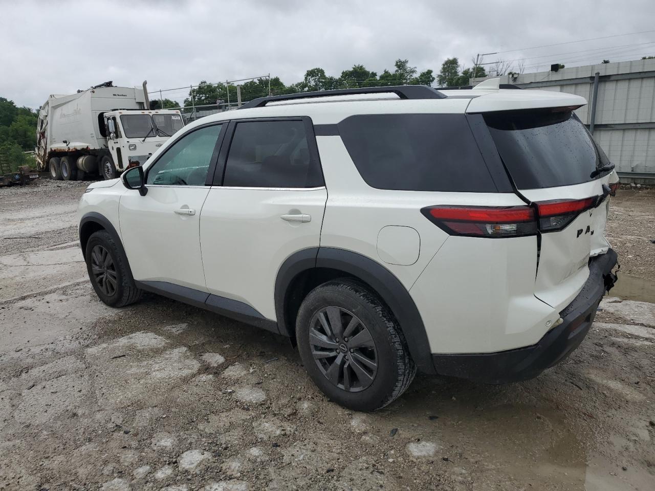 2023 Nissan Pathfinder Sv - Image 2