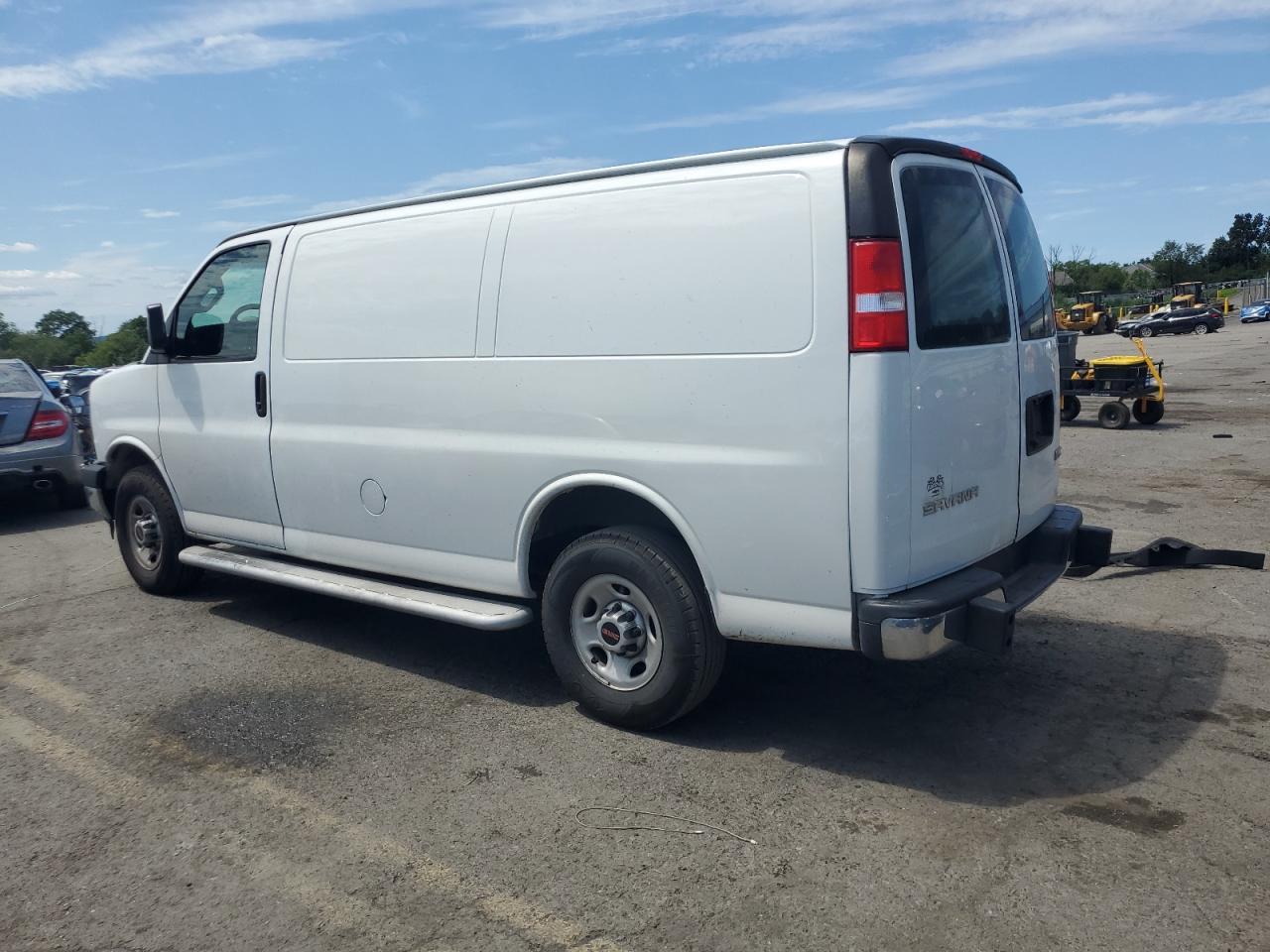 2021 GMC Savana G2500 - Фото 2