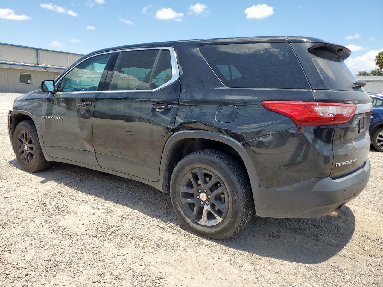 2018 Chevrolet Traverse Ls - Фото 2