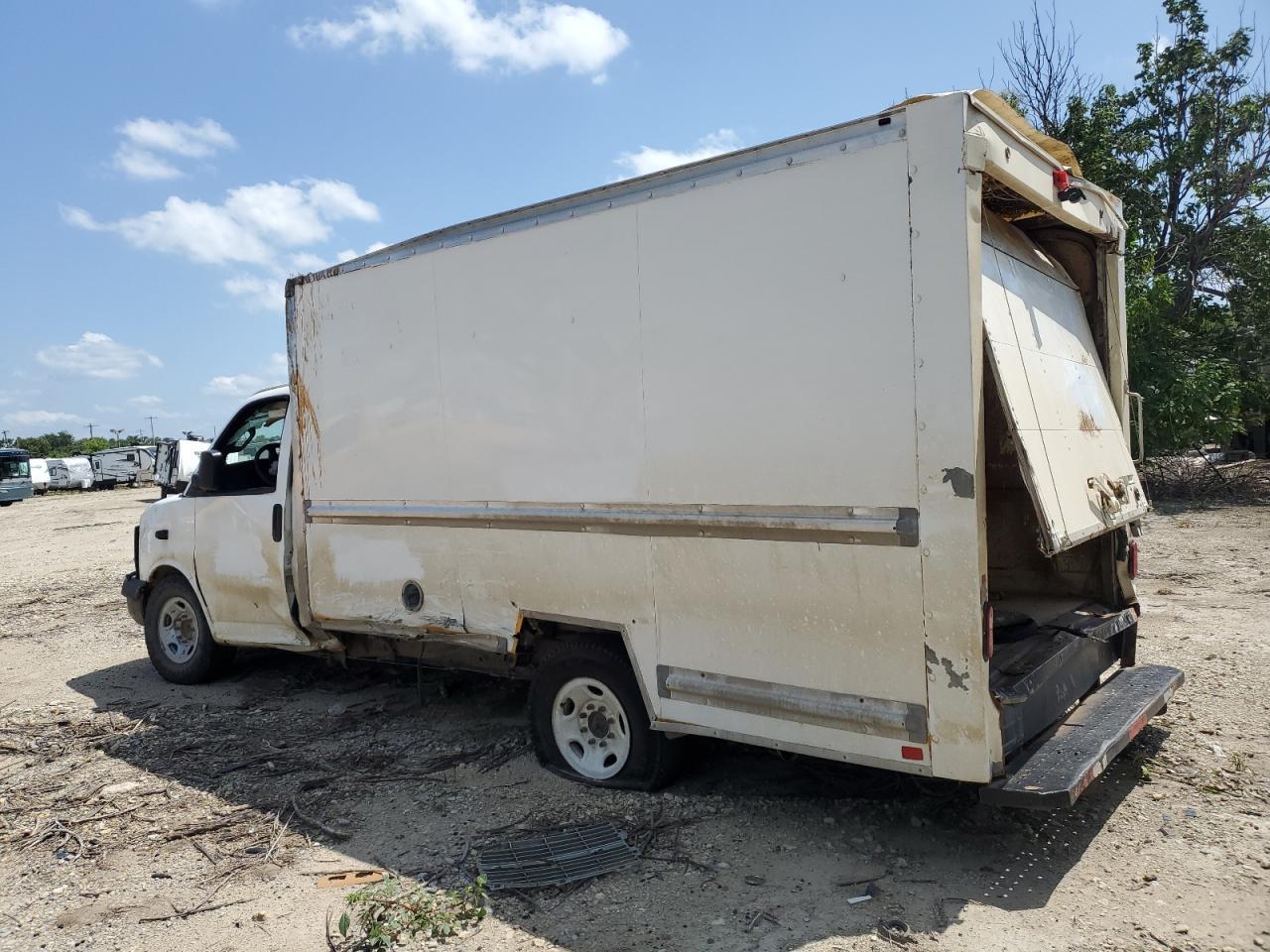 2017 GMC Savana Cutaway G3500 - Image 2