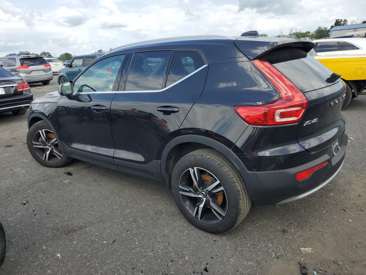 2023 Volvo Xc40 Plus - Image 2