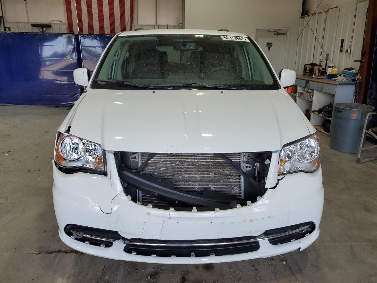 2014 Chrysler Town & Country Touring - Image 5