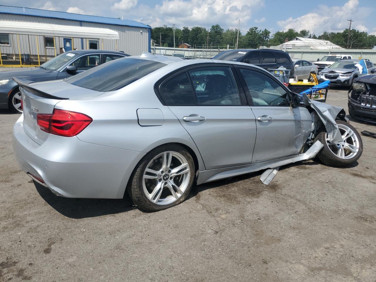 2018 BMW 330 Xi - Фото 3