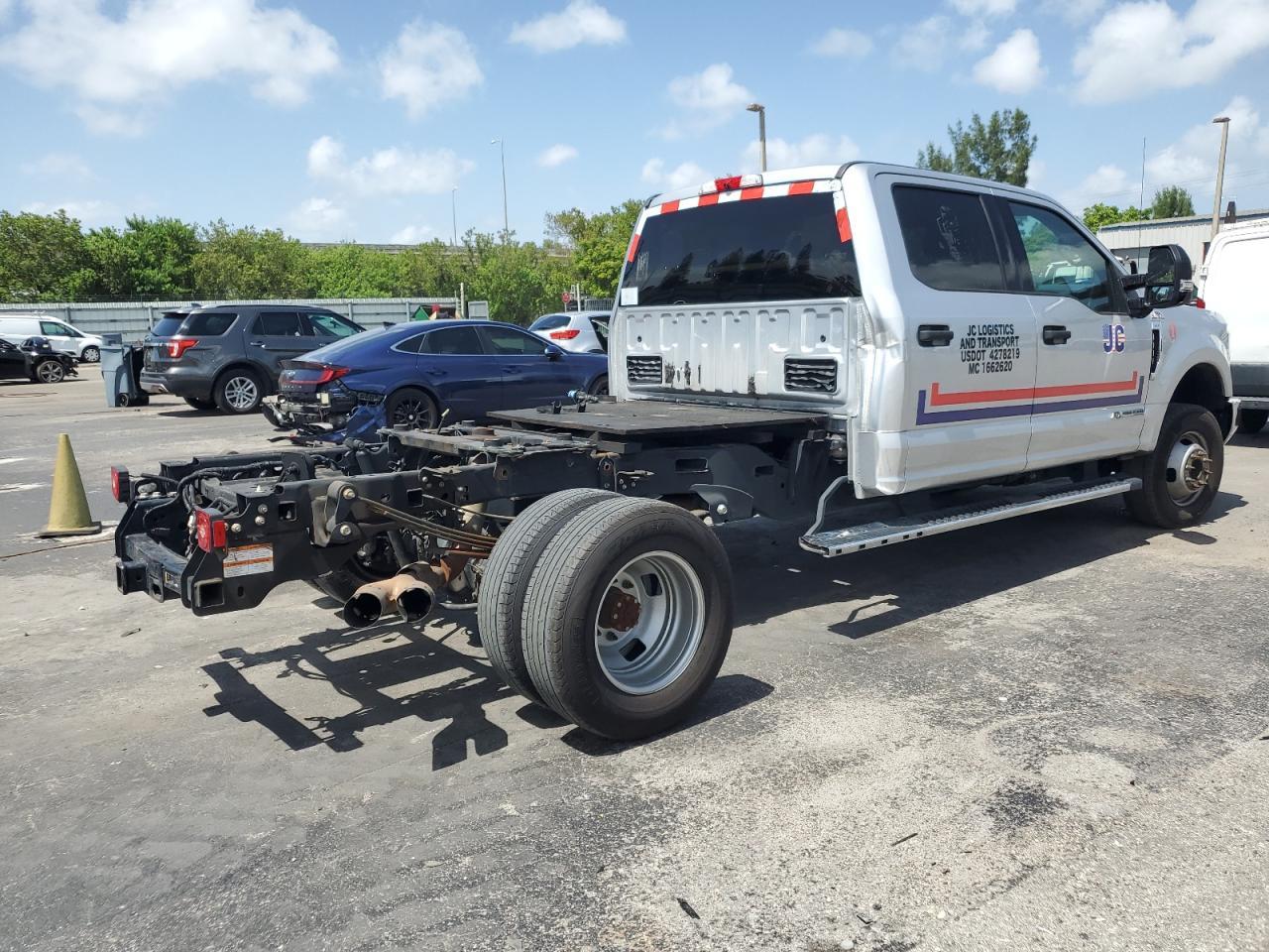 2019 Ford F350 Super Duty - Фото 3