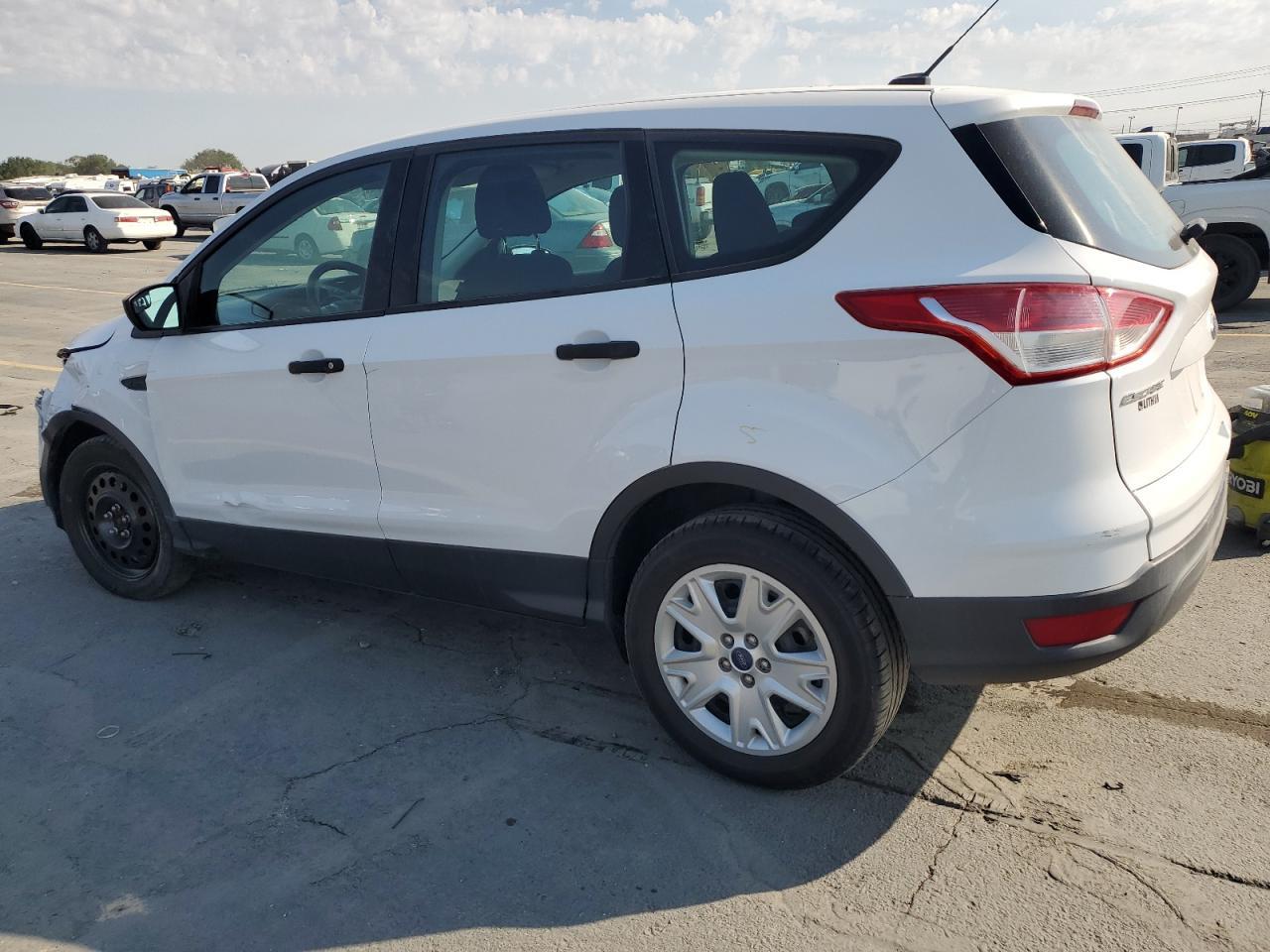 2015 Ford Escape S - Фото 2