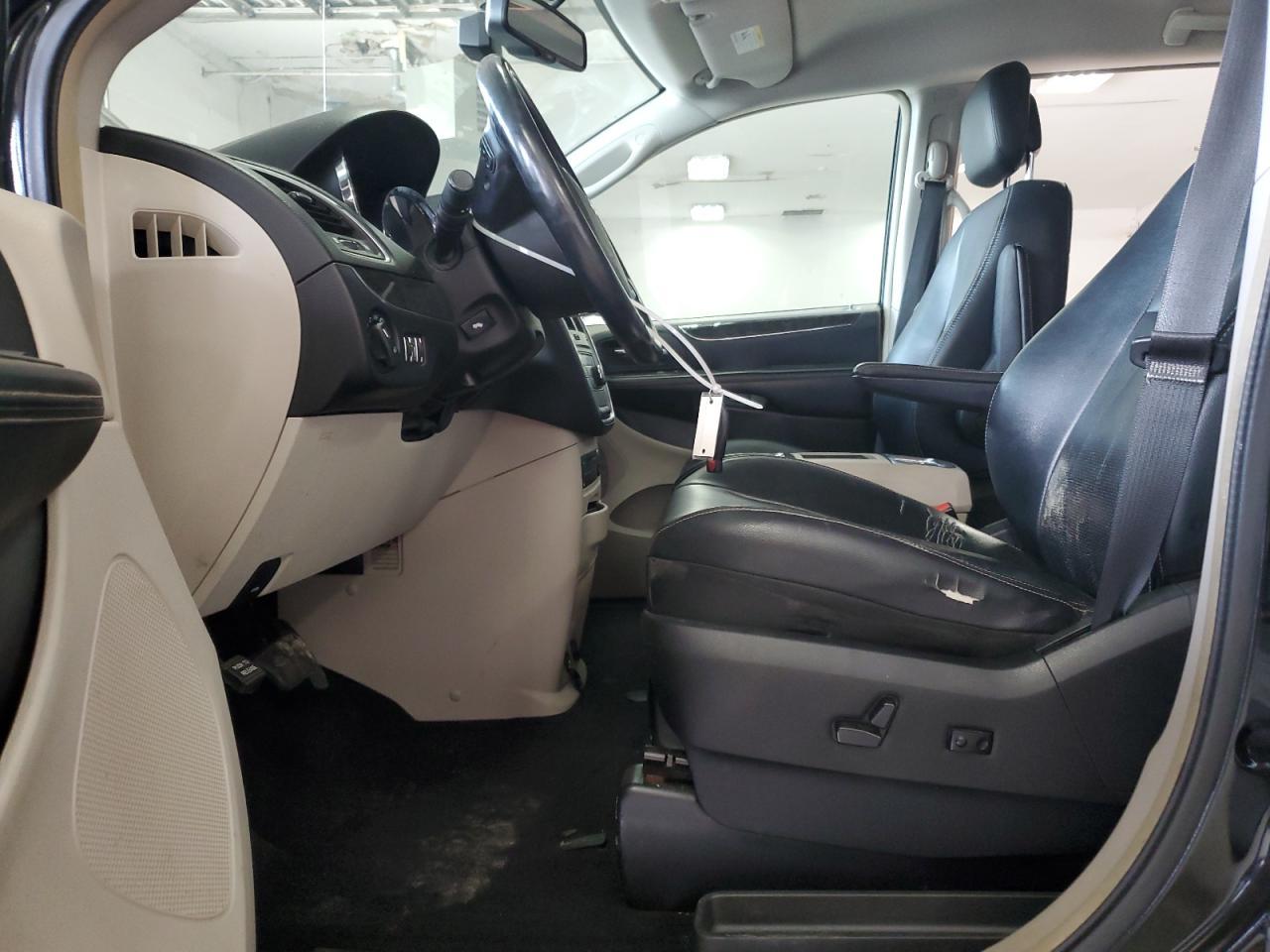 2012 Chrysler Town & Country Touring L - Фото 7