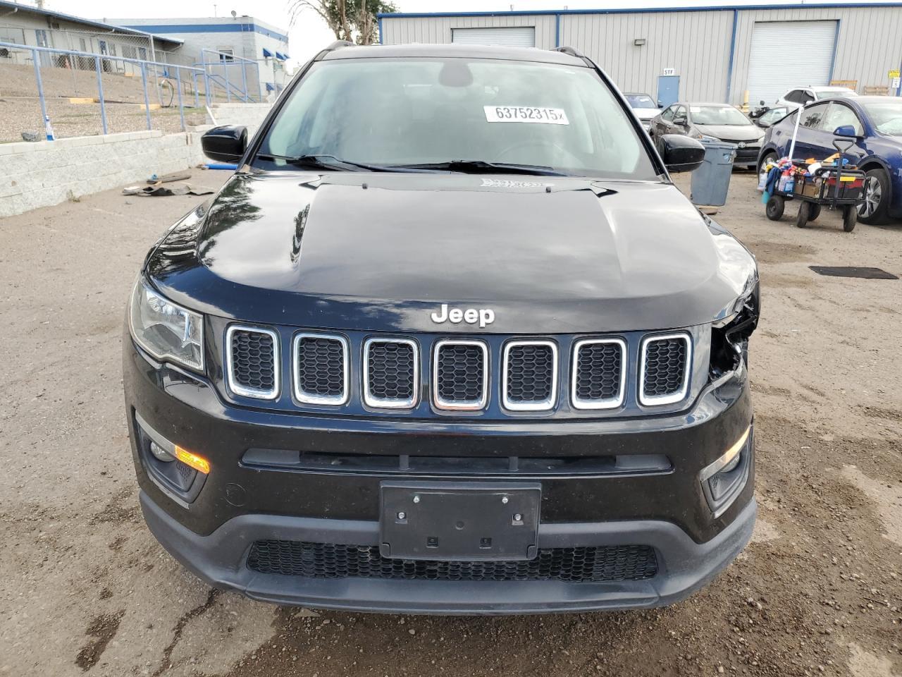 2018 Jeep Compass Latitude - Image 5