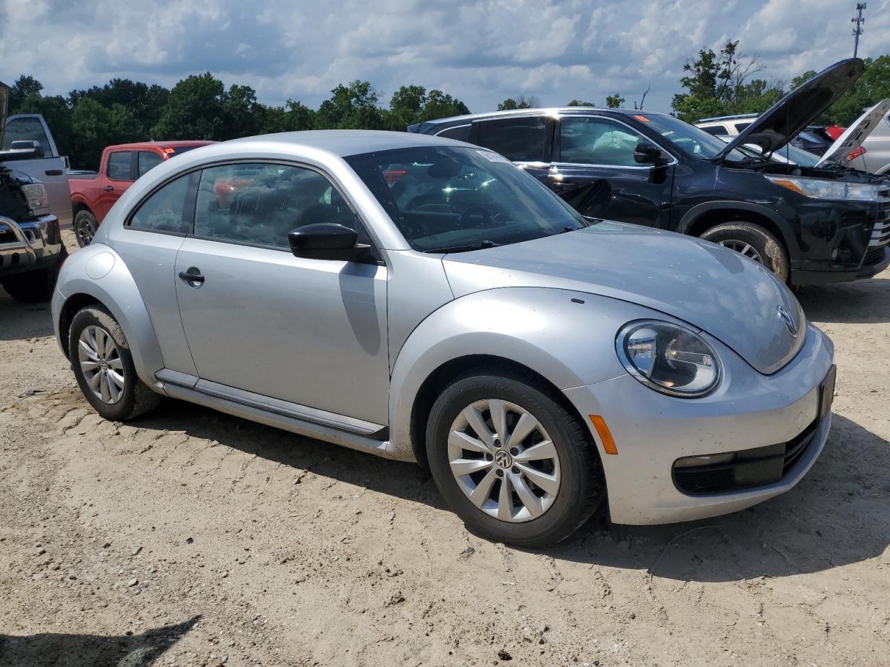 2014 Volkswagen Beetle - Image 4