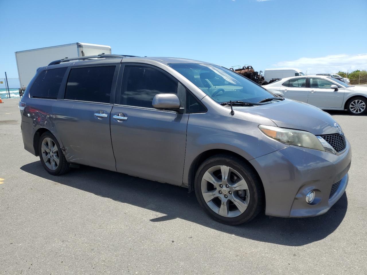 2014 Toyota Sienna Sport - Фото 4