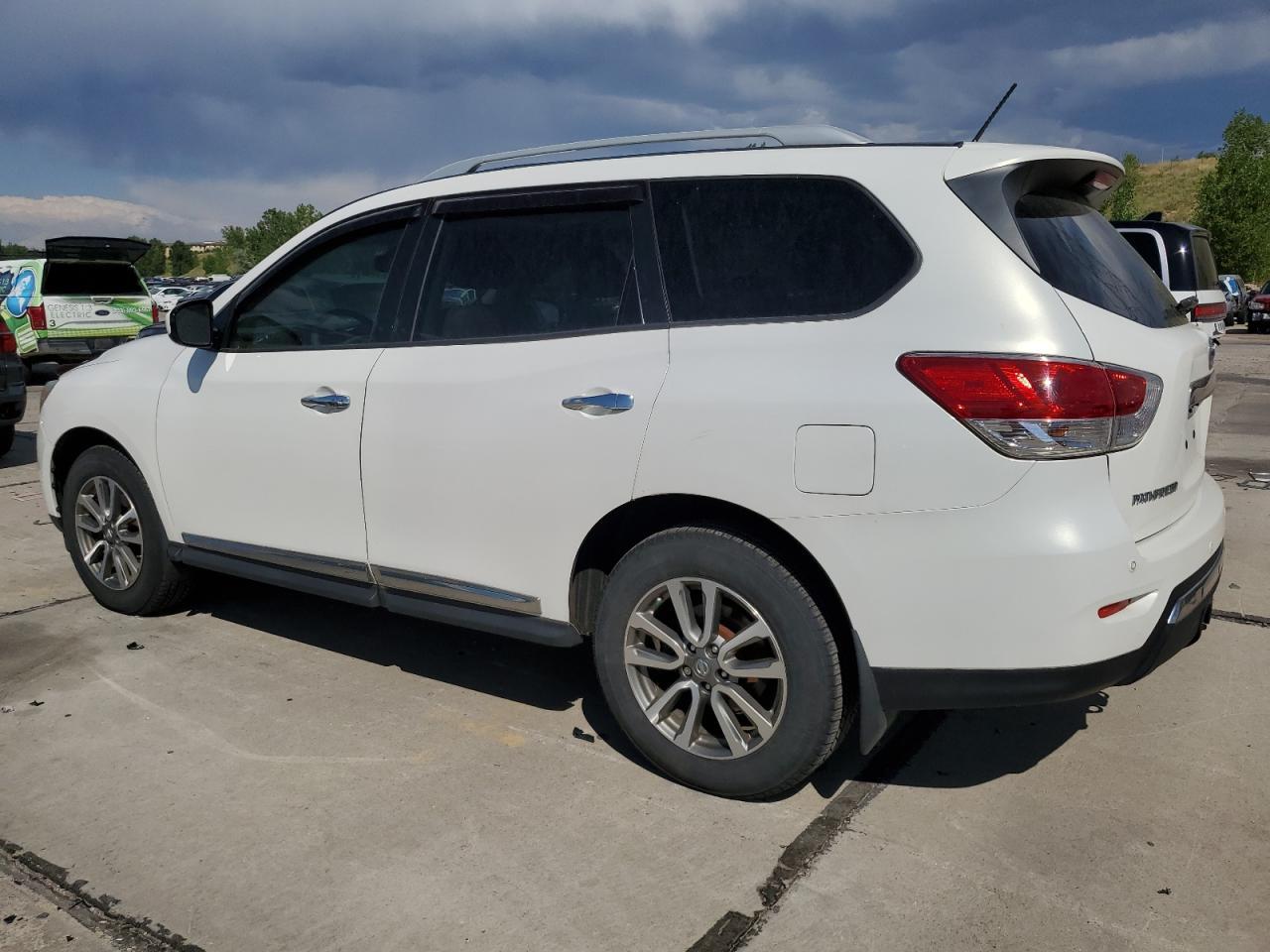2013 Nissan Pathfinder S - Фото 2