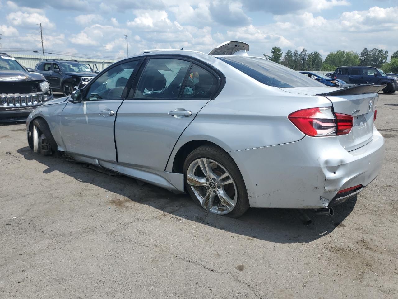 2018 BMW 330 Xi - Фото 2