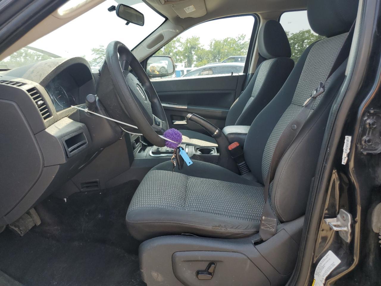 2010 Jeep Grand Cherokee Laredo - Image 7