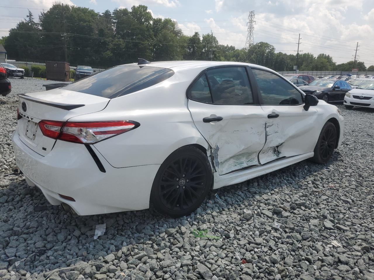 2020 Toyota Camry Se - Image 3