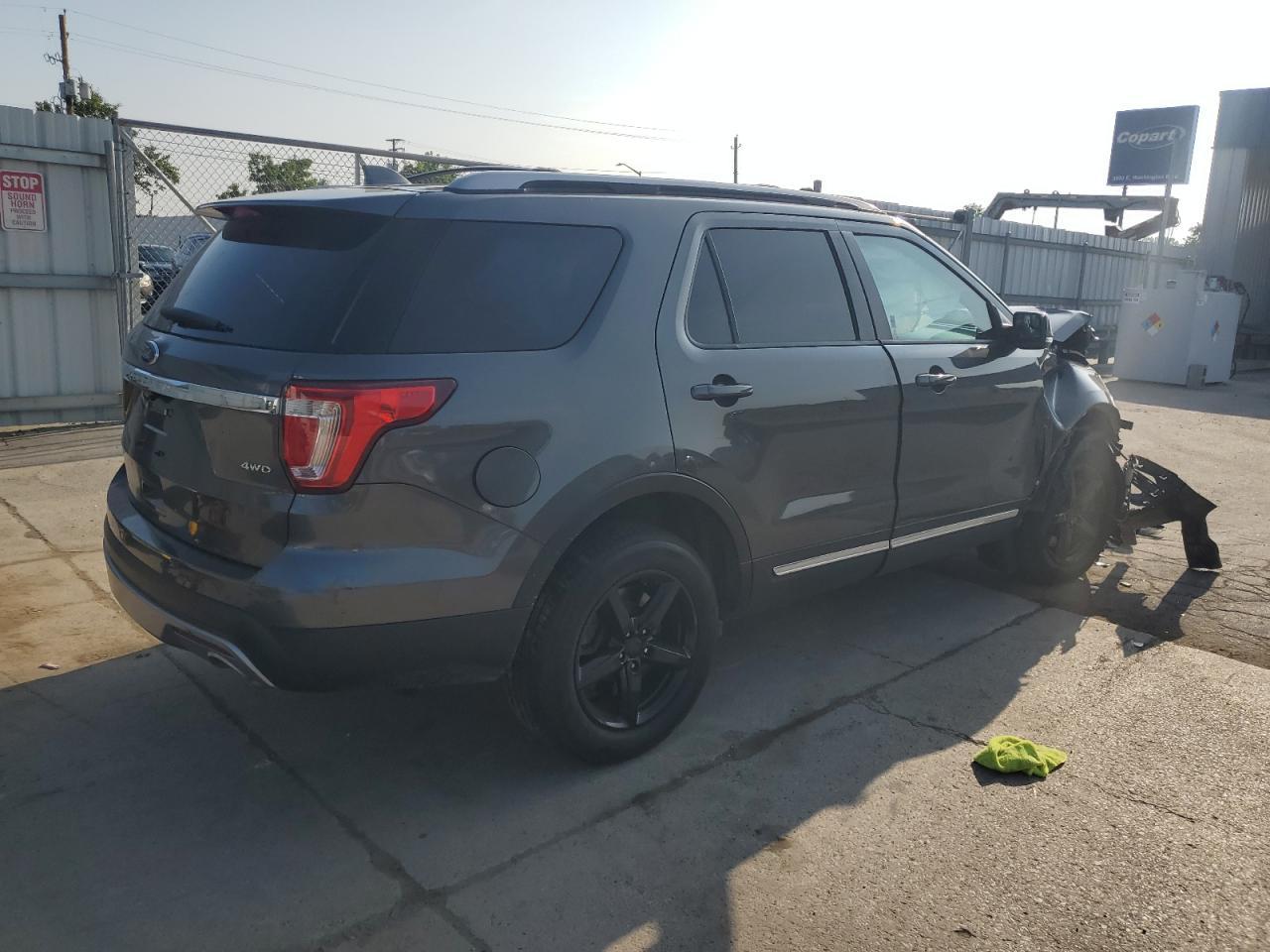 2016 Ford Explorer Xlt - Фото 3