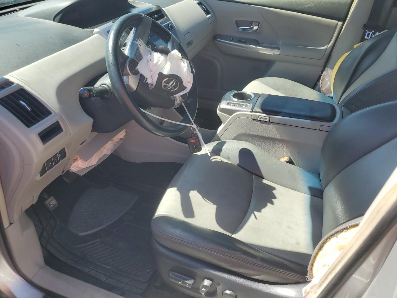 2017 Toyota Prius V - Image 7