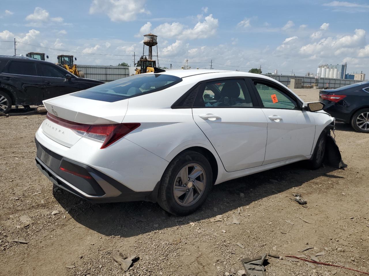 2024 Hyundai Elantra Se - Image 3