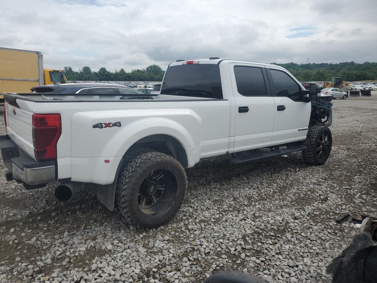 2022 Ford F350 Supe - Image 3