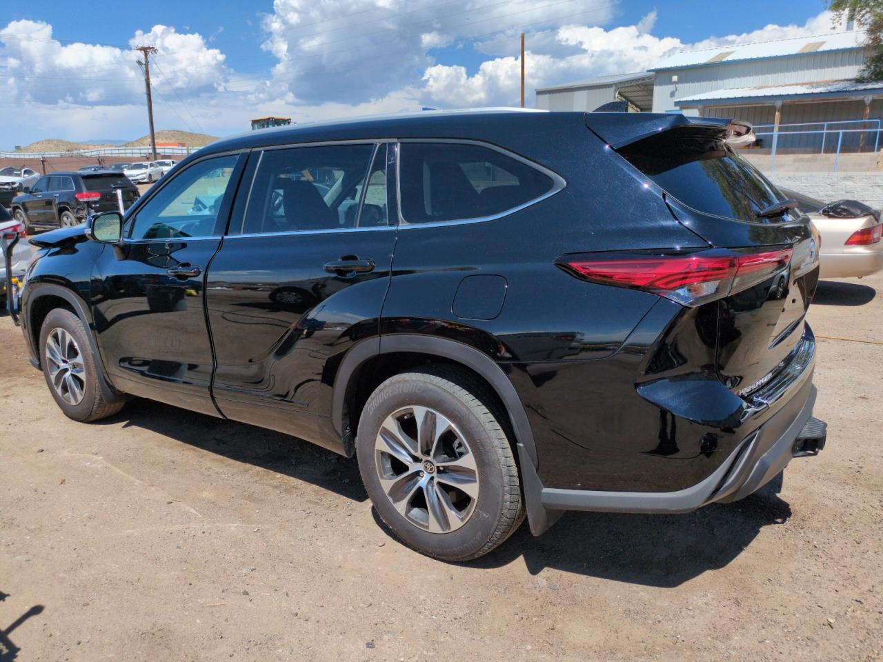 2022 Toyota Highlander Xle - Image 2