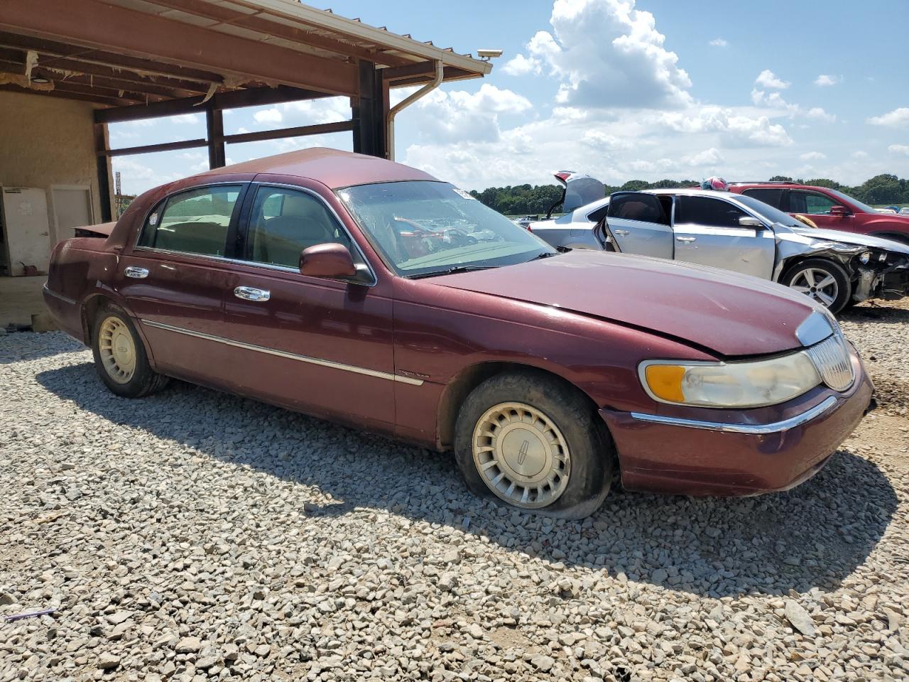 2000 Lincoln Town Car Executive - Image 4