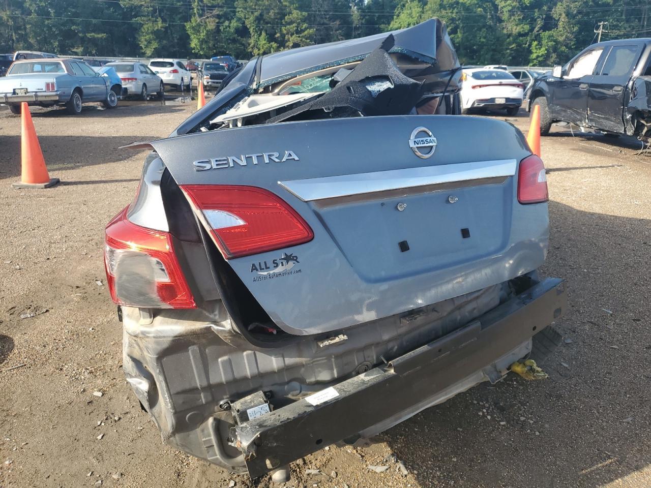 2016 Nissan Sentra S - Image 6