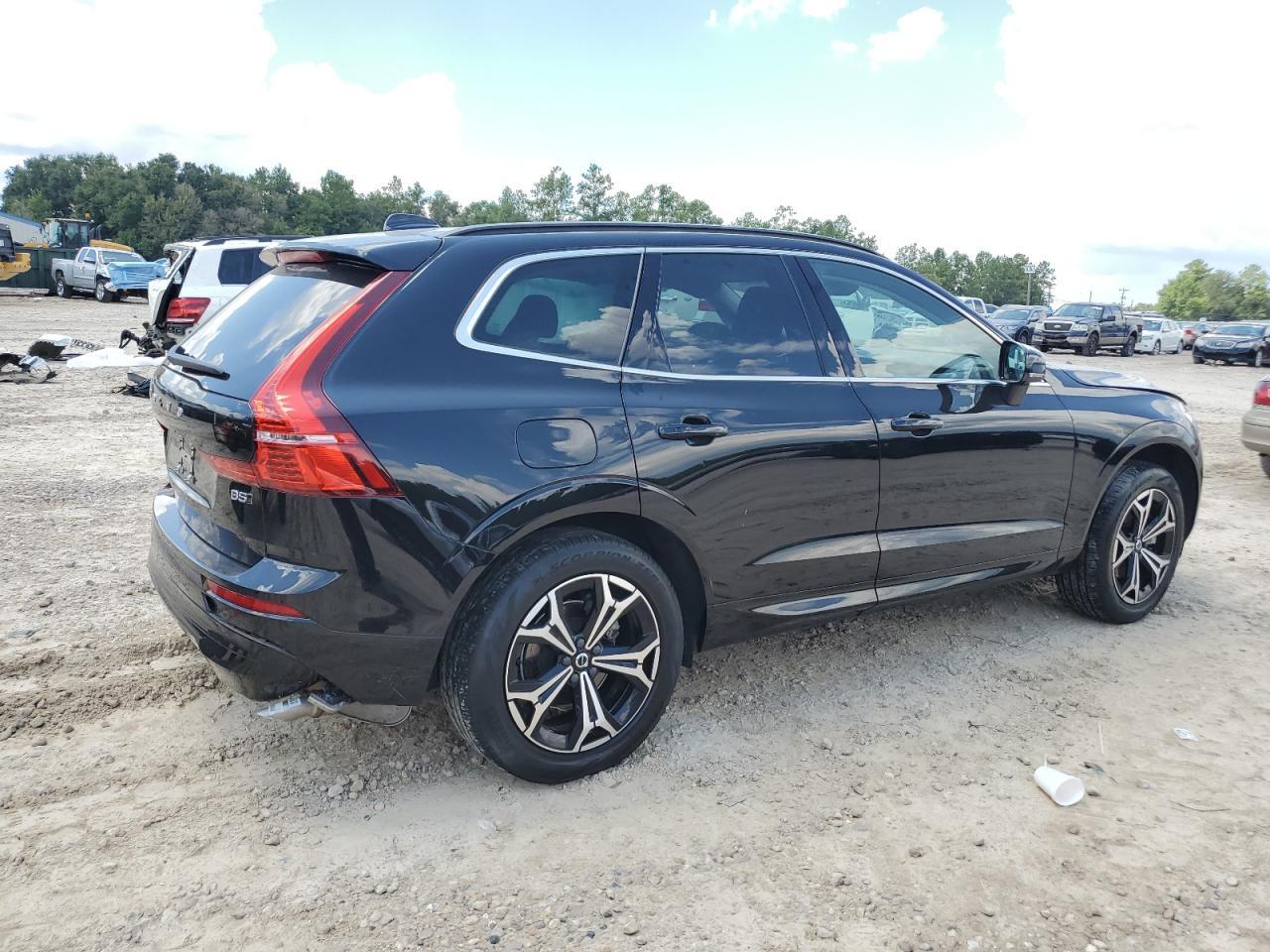 2022 Volvo Xc60 B5 Momentum B5 Momentum - Image 3